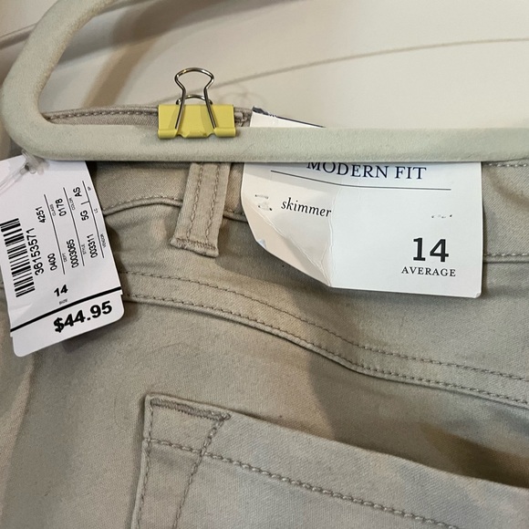 NWT Christopher and Banks capri/skimmers. - Picture 3 of 5